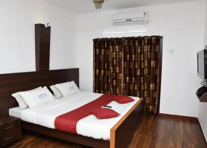 Lake View Hotel