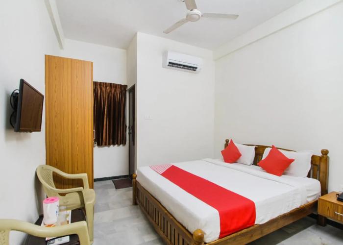 OYO 67309 Hotel Tuk Tuk Palace