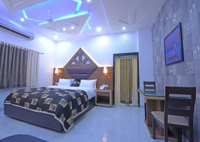 Hotel J P International