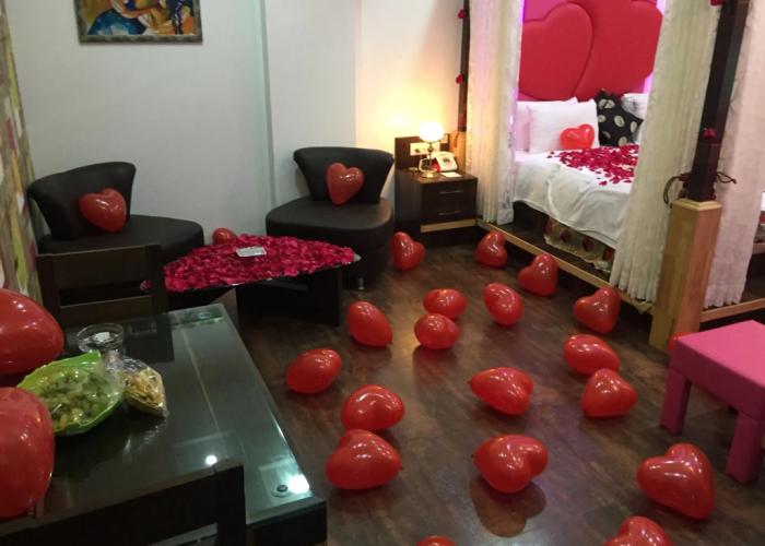 Hotel J P International