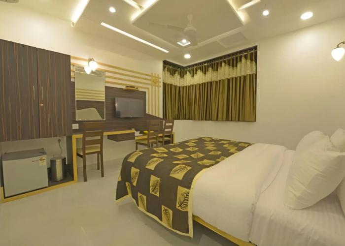 Hotel J P International