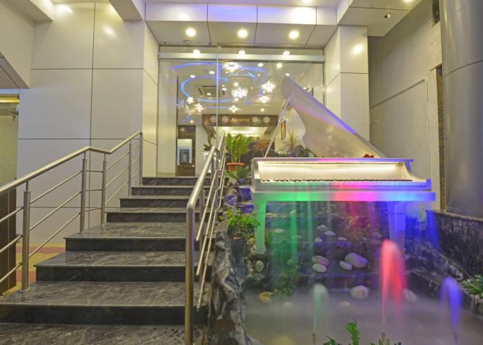 Hotel J P International