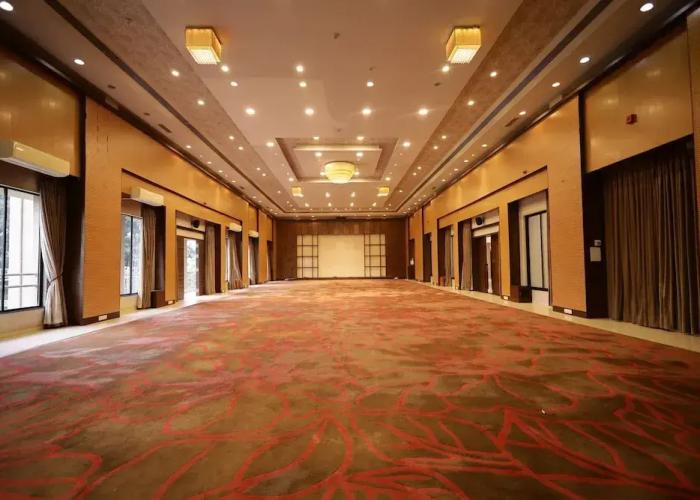 Hotel President Banquet & Lawns