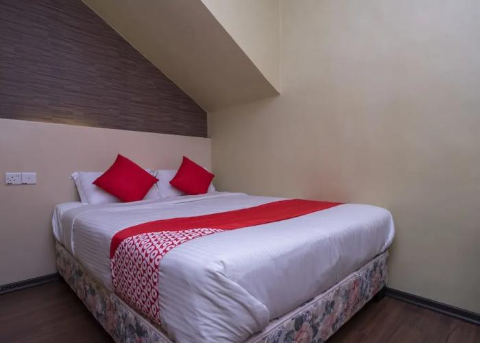D Pinetrees Hotel