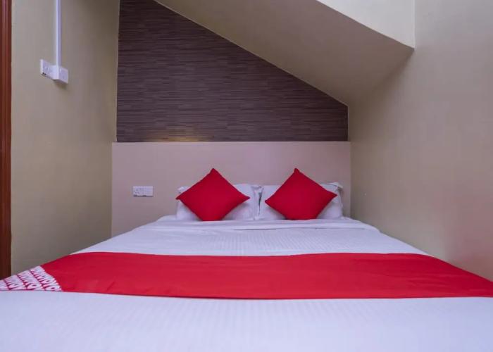D Pinetrees Hotel