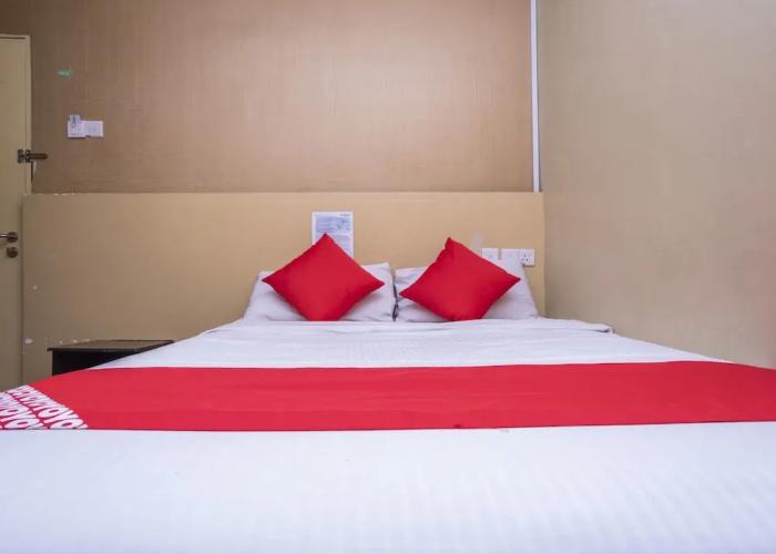 D Pinetrees Hotel