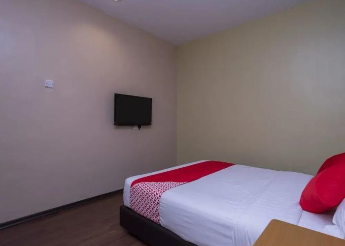 D Pinetrees Hotel