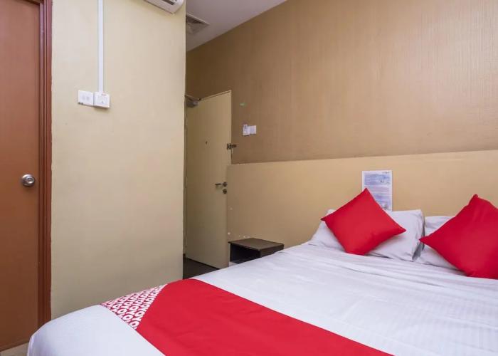 D Pinetrees Hotel