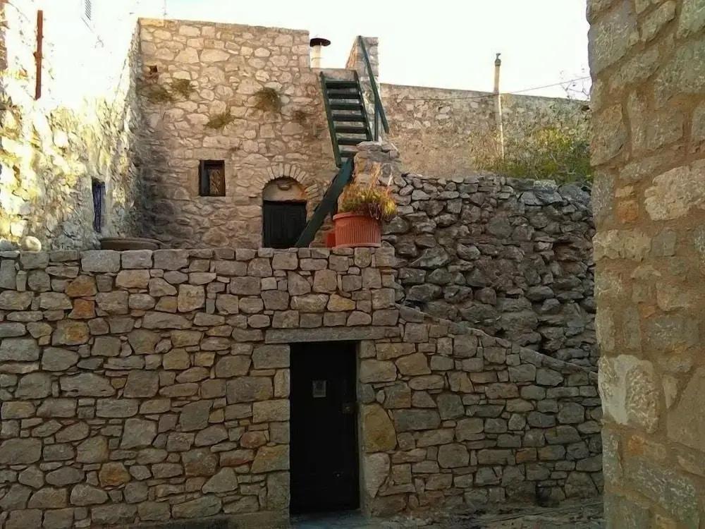 фото Spitakia