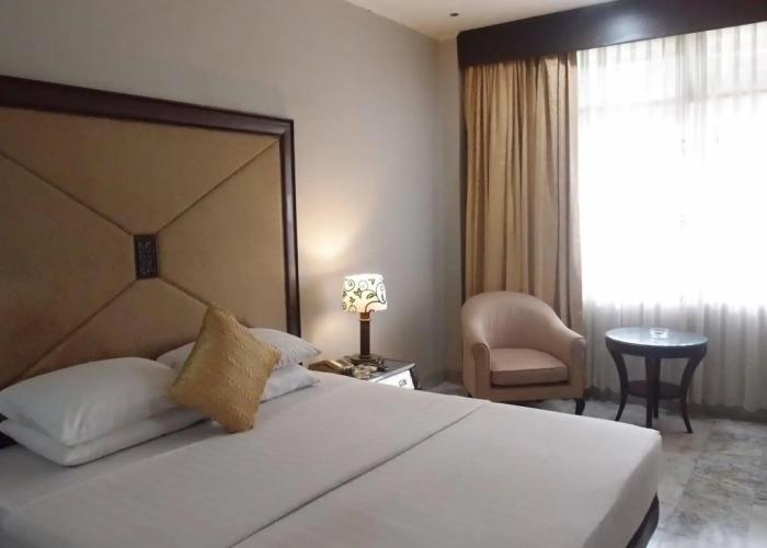 Johns Pardede International Hotel
