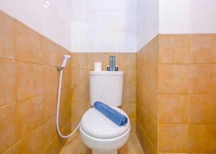 Cozy Studio with Direct Access to Mall at Green Pramuka Apartment