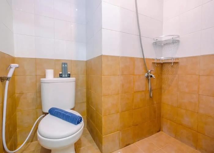 Cozy Studio with Direct Access to Mall at Green Pramuka Apartment