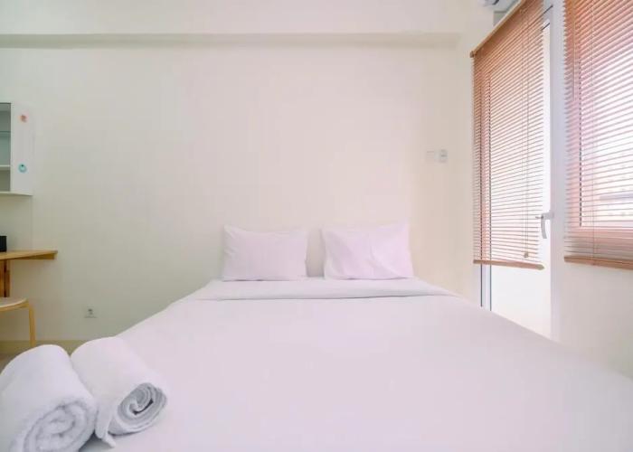 Cozy Studio with Direct Access to Mall at Green Pramuka Apartment