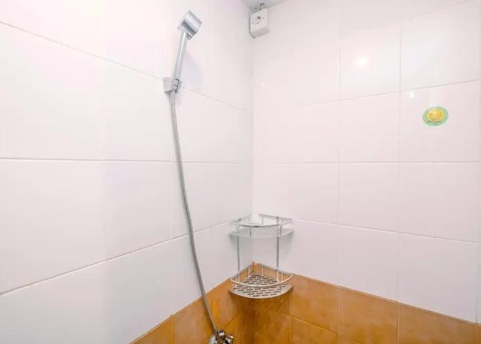 Cozy Studio with Direct Access to Mall at Green Pramuka Apartment