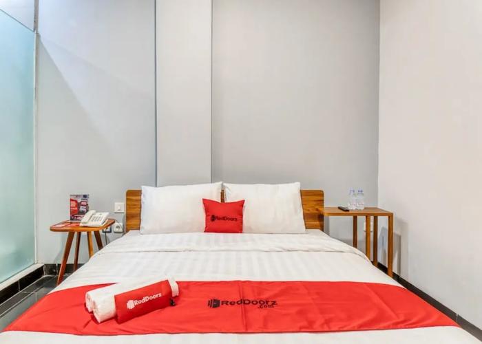 RedDoorz Plus near Taman Ismail Marzuki