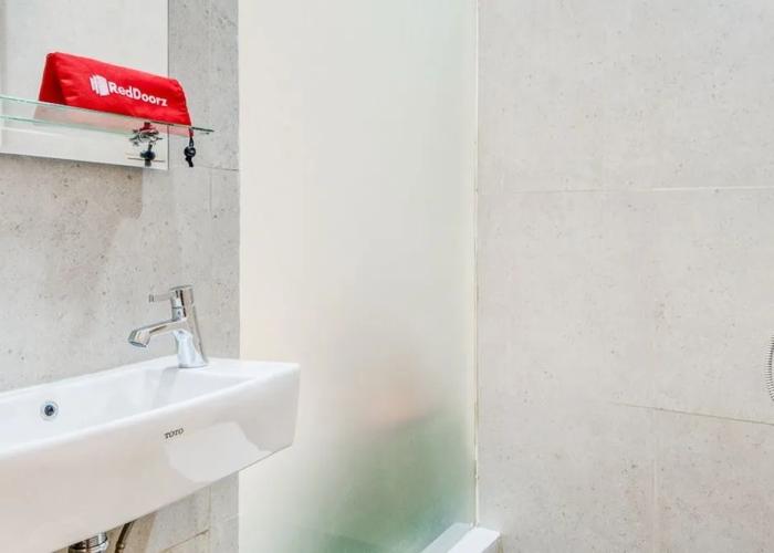 RedDoorz Plus near Taman Ismail Marzuki