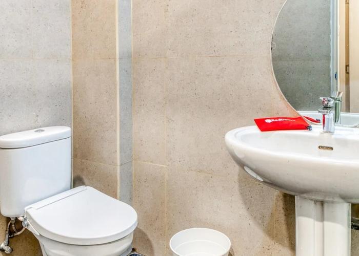 RedDoorz Plus near Taman Ismail Marzuki