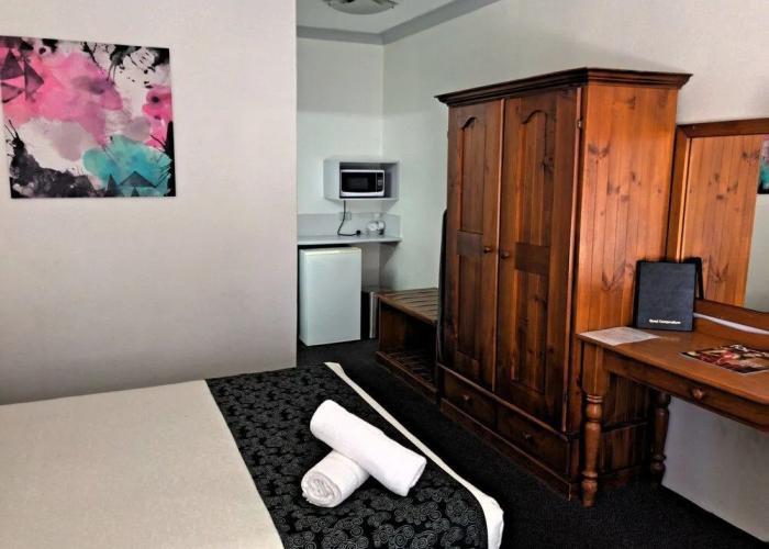 New England Motor Inn