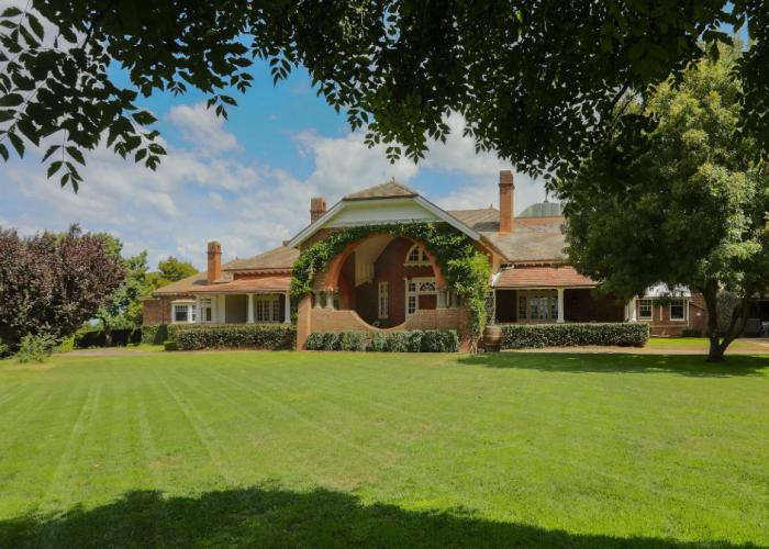 Petersons Armidale Winery & Guesthouse