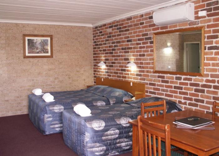 Cedar Lodge Motel