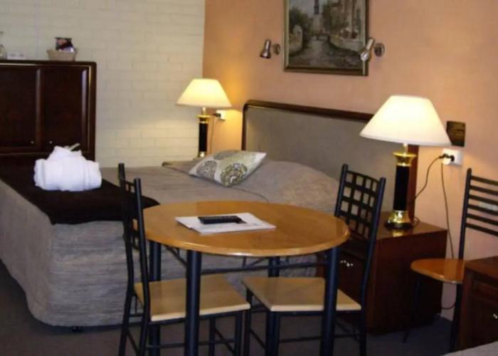 Estelle Kramer Motor Inn