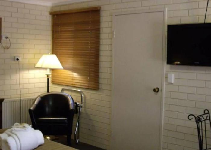 Estelle Kramer Motor Inn