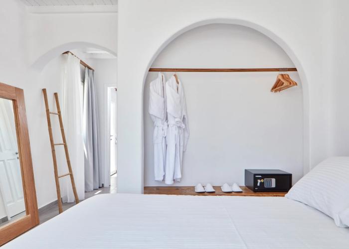 Mykonos Waves Beach House & Suites