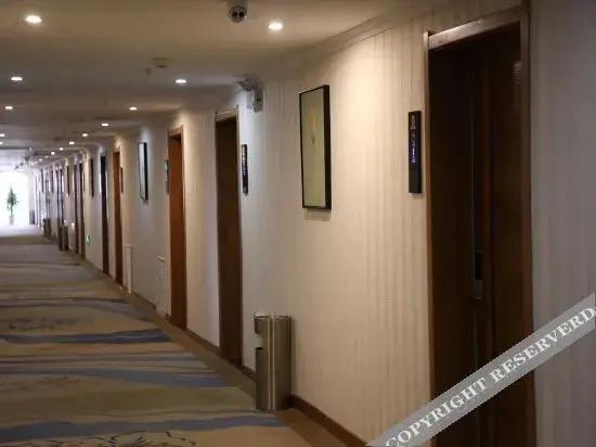 Super 8 Hotel (Jinxiang Tianxing Plaza)