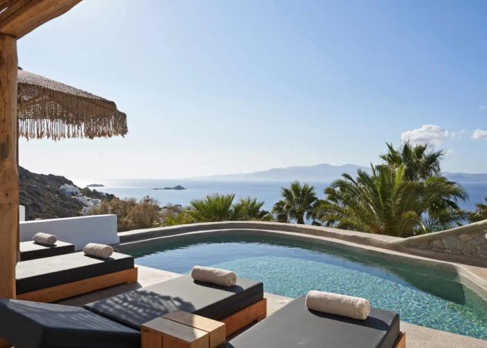 Hill Club Naxos