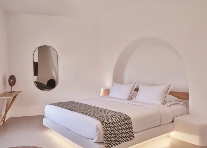 Hill Club Naxos