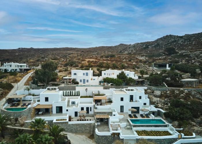 Hill Club Naxos