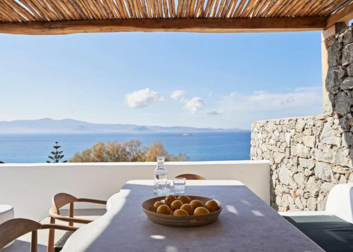 Hill Club Naxos