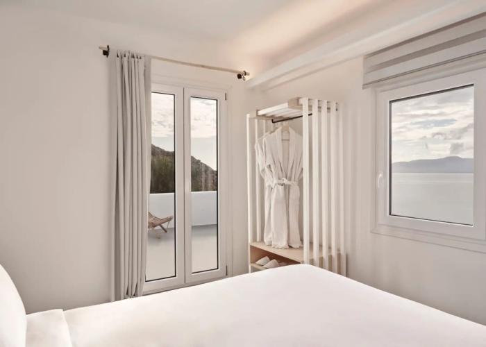Hill Club Naxos