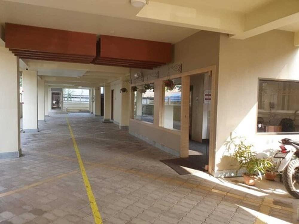 OYO 19968 Hotel Gulmohar Grand