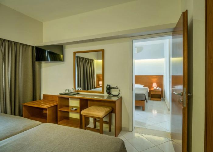 Hiona Holiday Hotel