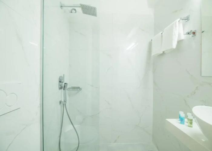Hiona Holiday Hotel