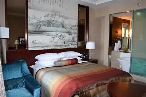 Long You West Lake Hillview International Hotel