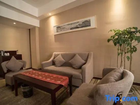 Biancheng Holiday Hotel