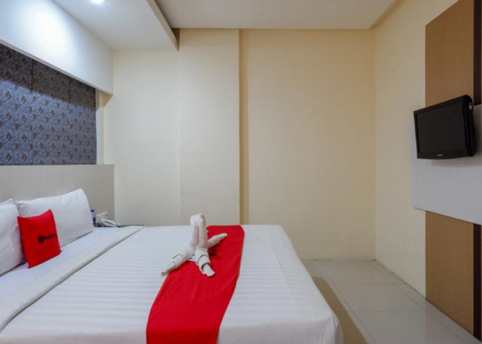 RedDoorz Plus near Hotel Benua Kendari