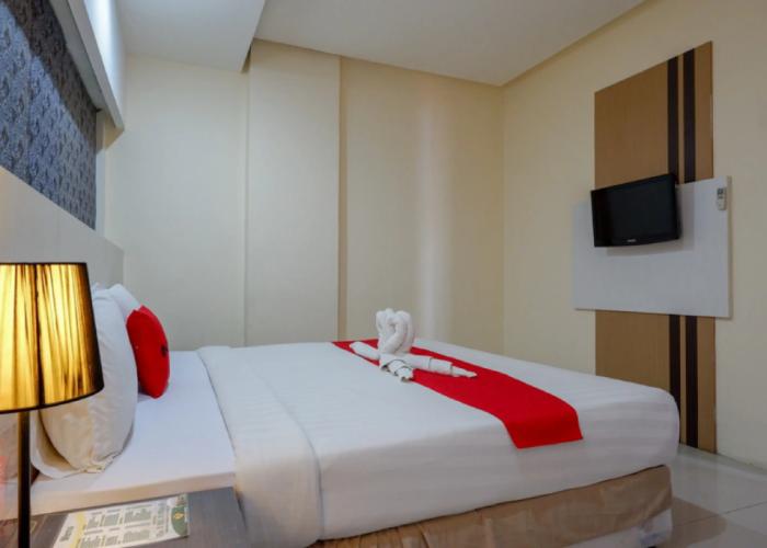 RedDoorz Plus near Hotel Benua Kendari