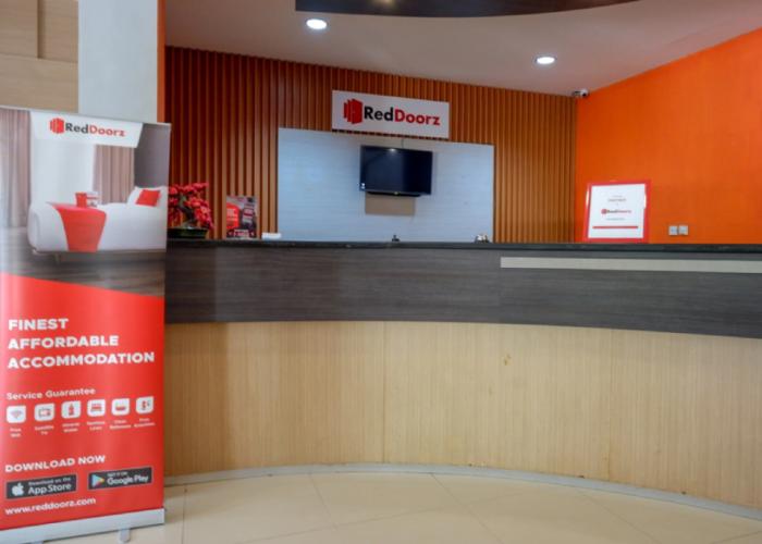 RedDoorz Plus near Hotel Benua Kendari