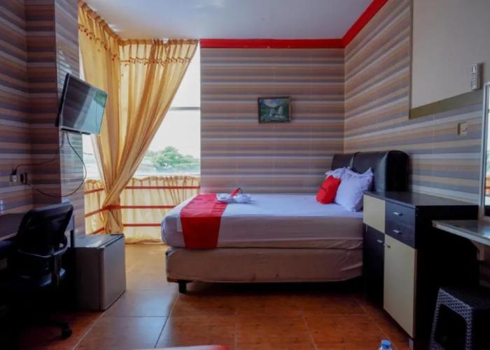 RedDoorz near Kendari Beach 2
