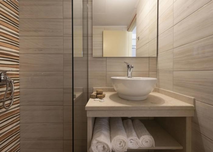 Erato Studios & Apartments