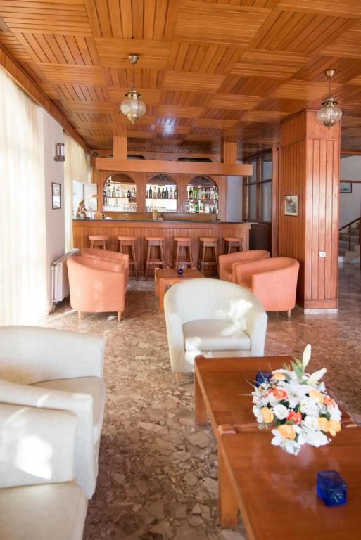 фото Captain's Hotel