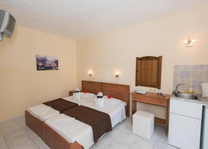 Leonidas Hotel and Studios