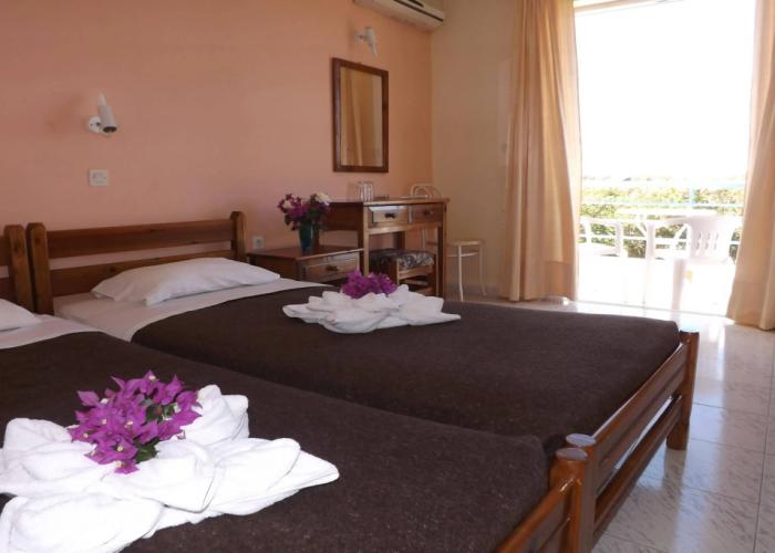 Leonidas Hotel and Studios