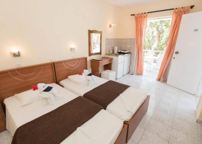 Leonidas Hotel and Studios