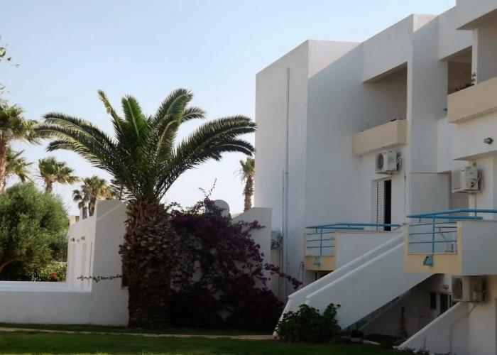 Leonidas Hotel and Studios