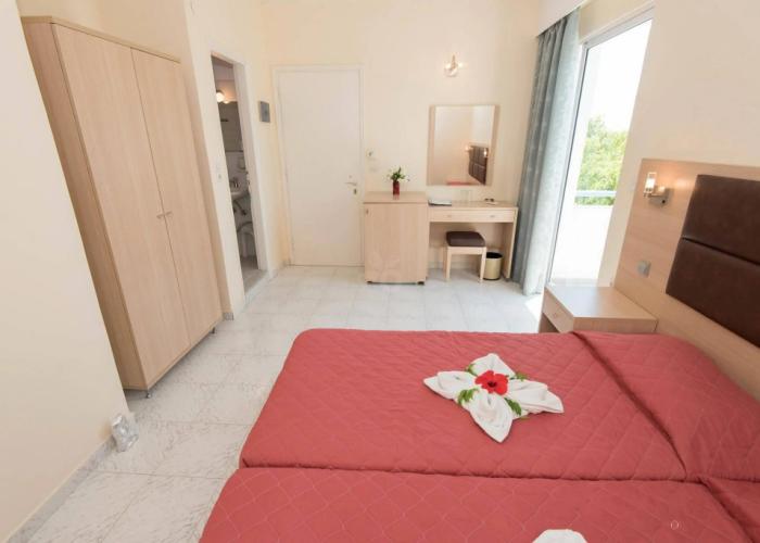 Leonidas Hotel and Studios