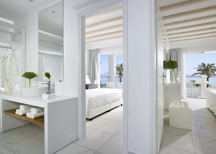 Dimitra Beach Hotel & Suites